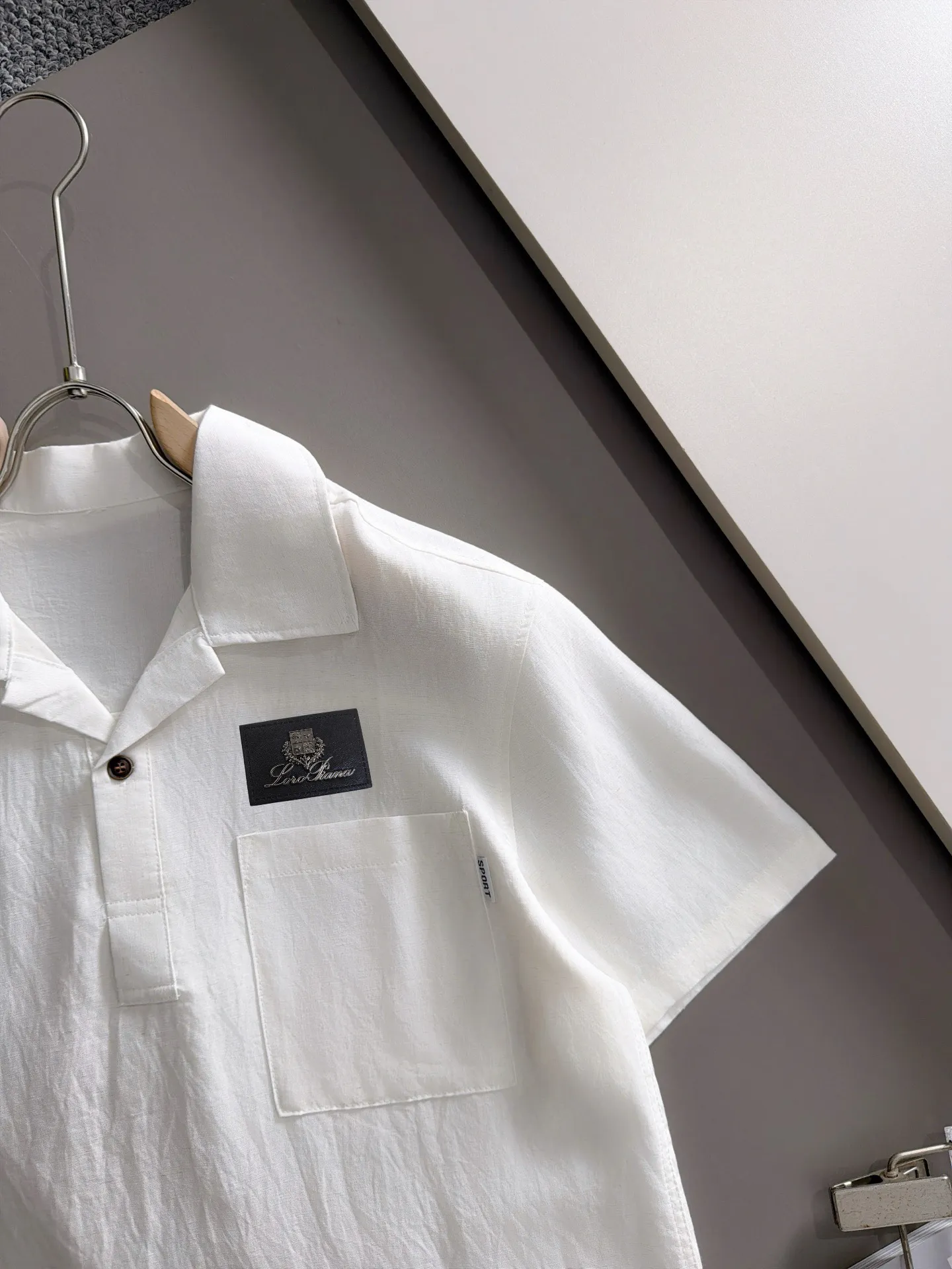 LP 36ss New Arrival men's short-sleeved T-shirt, complete with three labels, made of special high-weight linen yarn, feels substantial when weighed, and the upper body is more textured than ordinary T-shirts. This texture can cope with the weather and is suitable for both hot and cold conditions. Loose fit design, looks noble. Size:L to 4XL